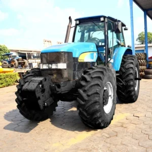 Trator New Holland TM 7010 Cabinado 4X4 140CV 2 eixos 2011 (cópia)